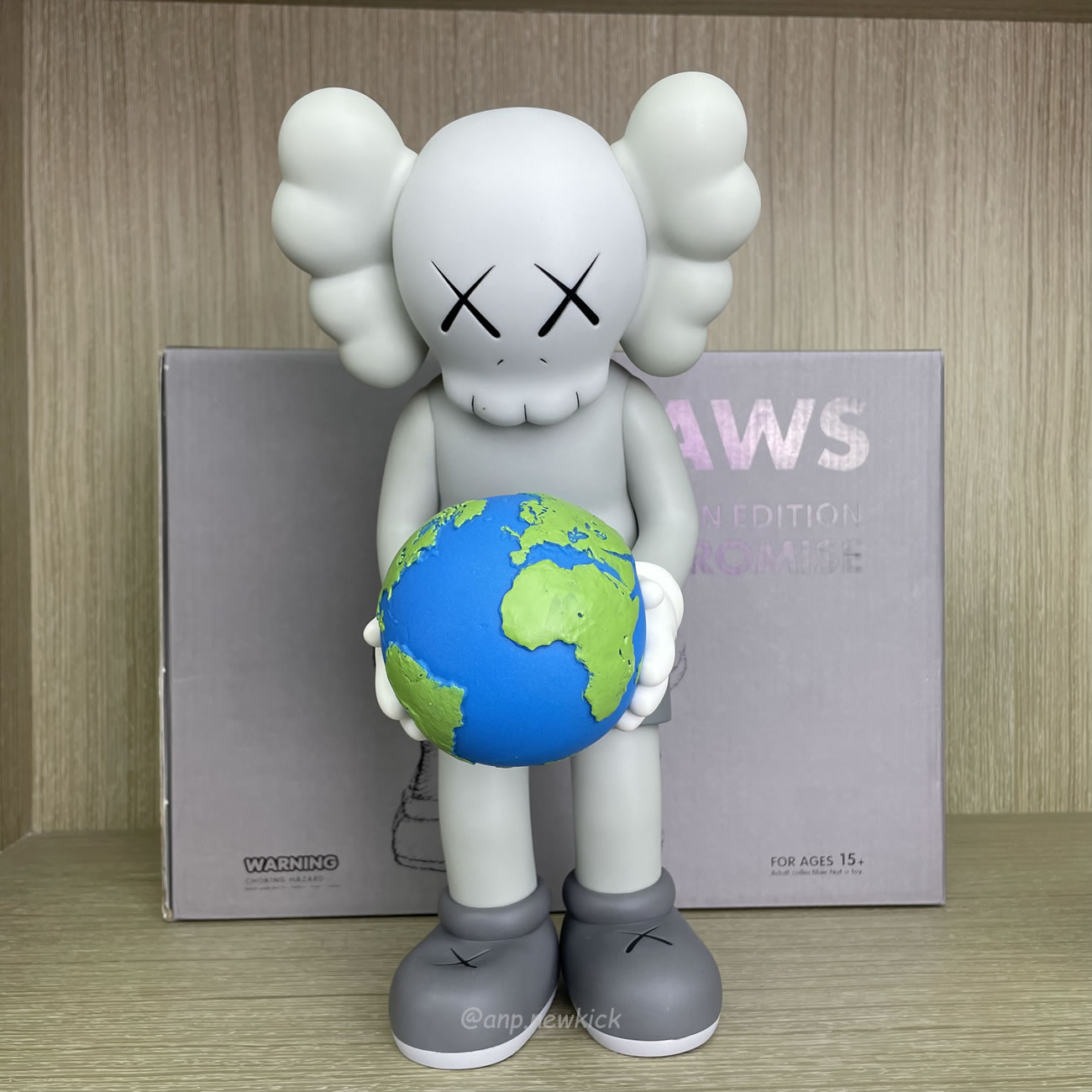 Kaws The Promise Grey Figure (7) - newkick.app